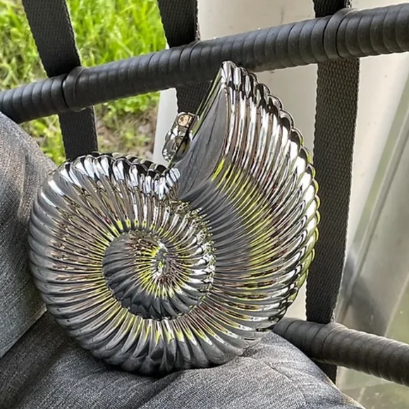 Silver Seashell Clutch - Picture 1 of 1